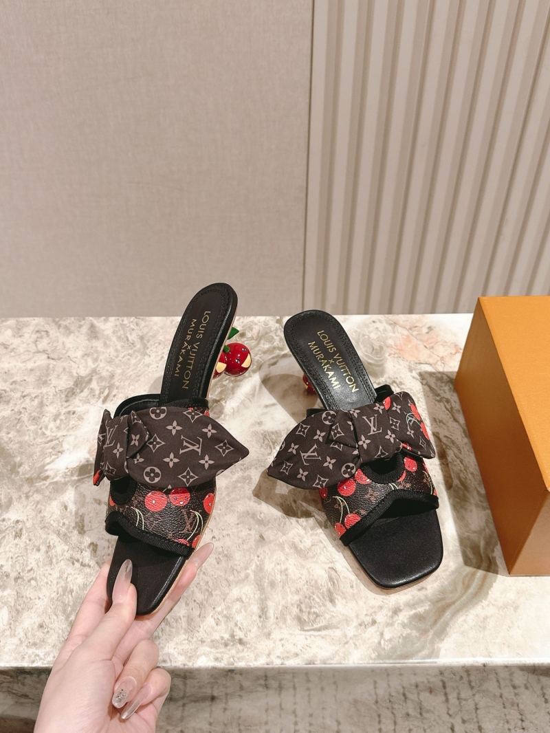 l0vis Vvtt0n slippers